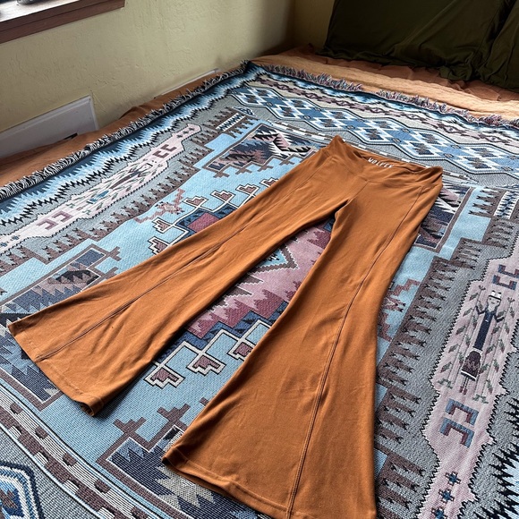 Wolven Flares in Tumeric (M) - Picture 2 of 9